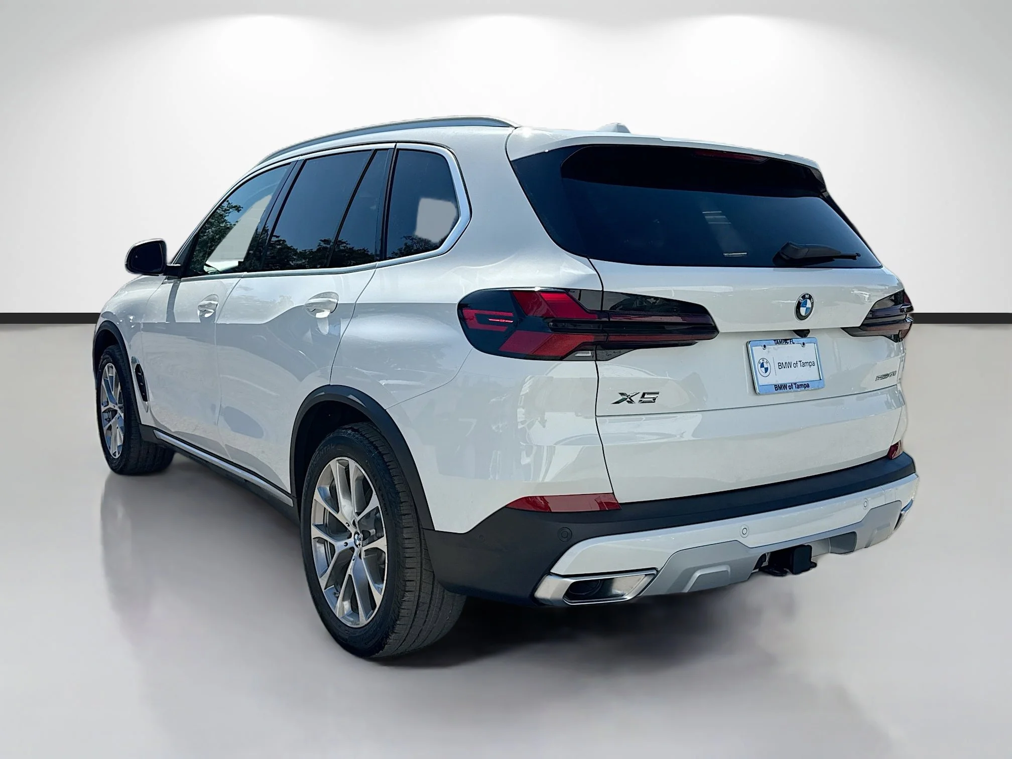 New 2026 Alpine White BMW sDrive40i image 5