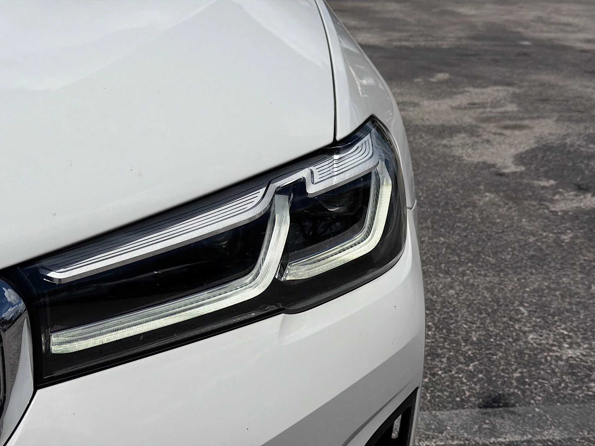 Used 2023 Alpine White BMW 530i image 9