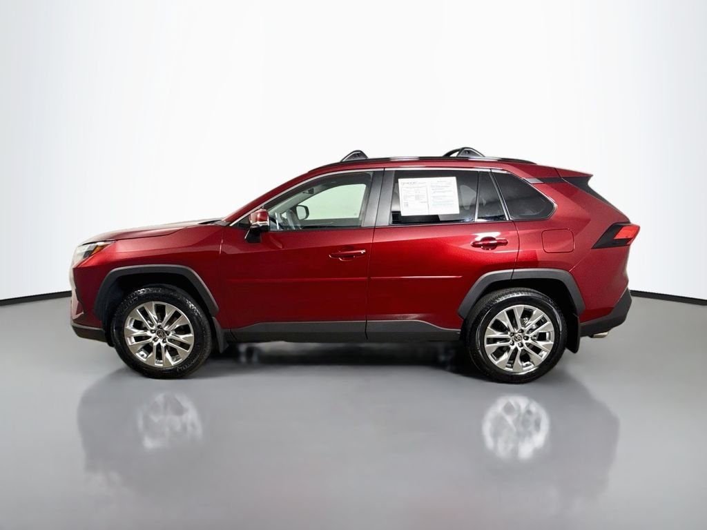 Used 2025 Ruby Flare Pearl Toyota XLE Premium image 4