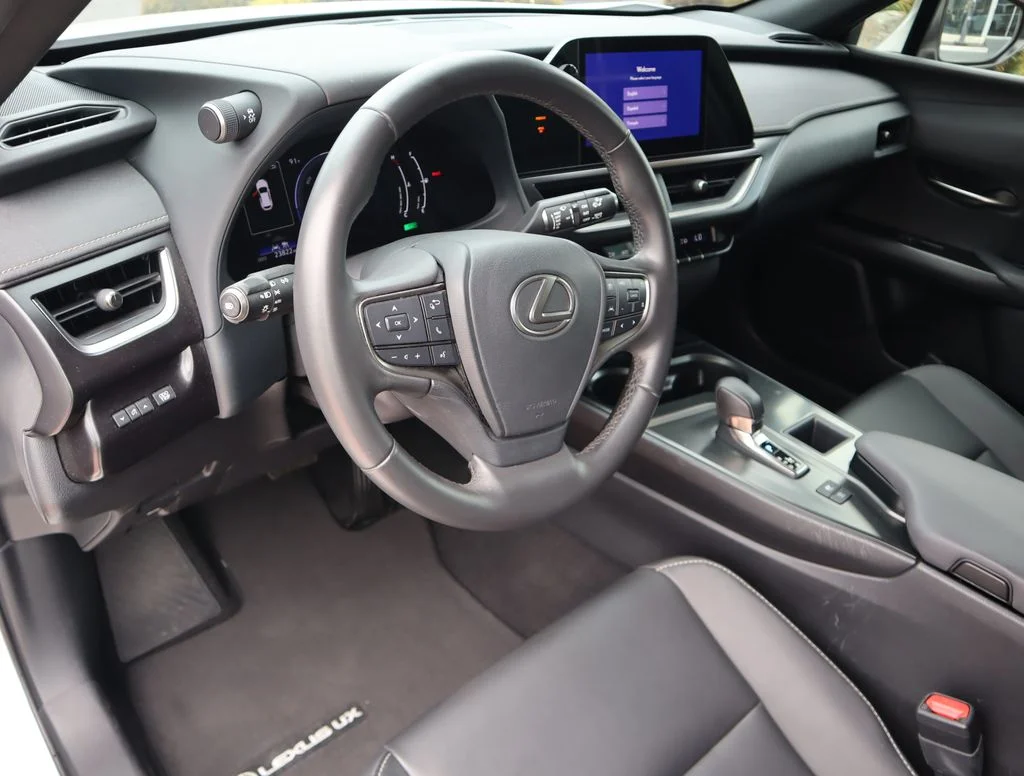 Used 2025 White Lexus 300h image 24