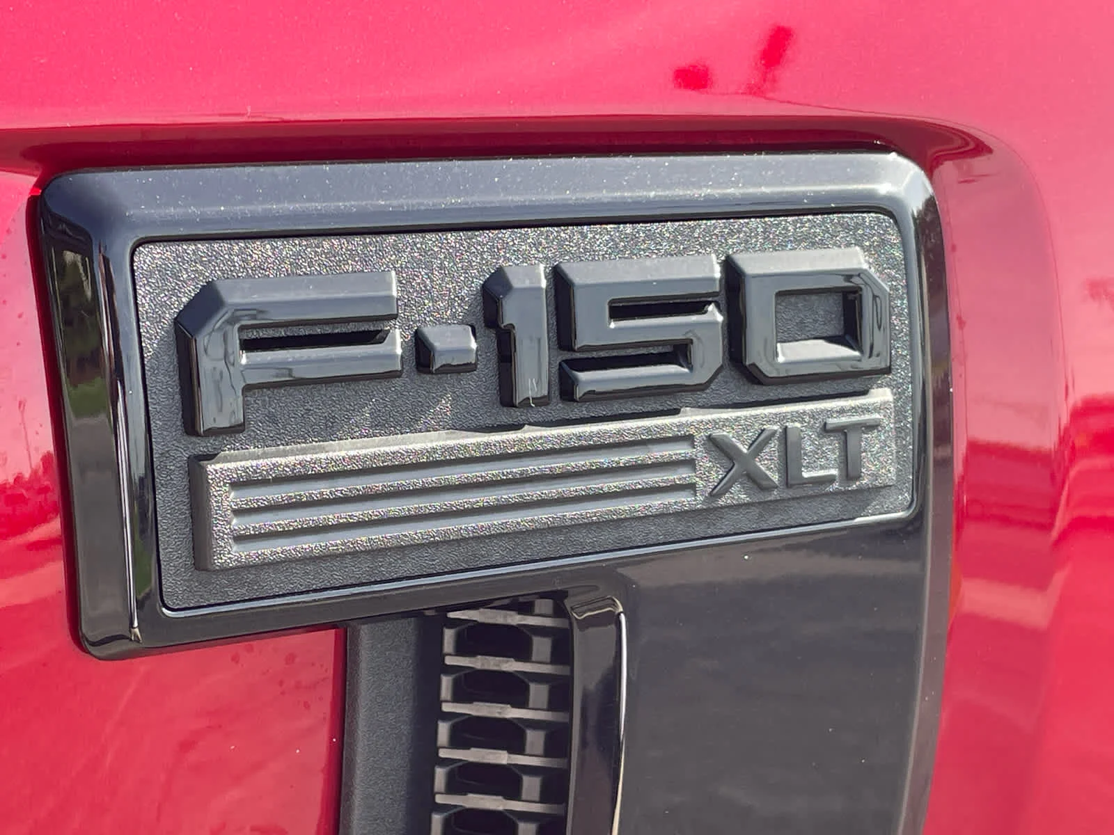 New 2026 Ruby Red Metallic Tinted Clearcoat Ford XLT image 8