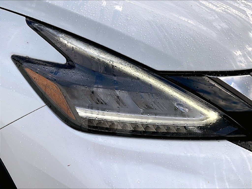 Used 2020 Pearl White Tricoat Nissan Platinum image 30