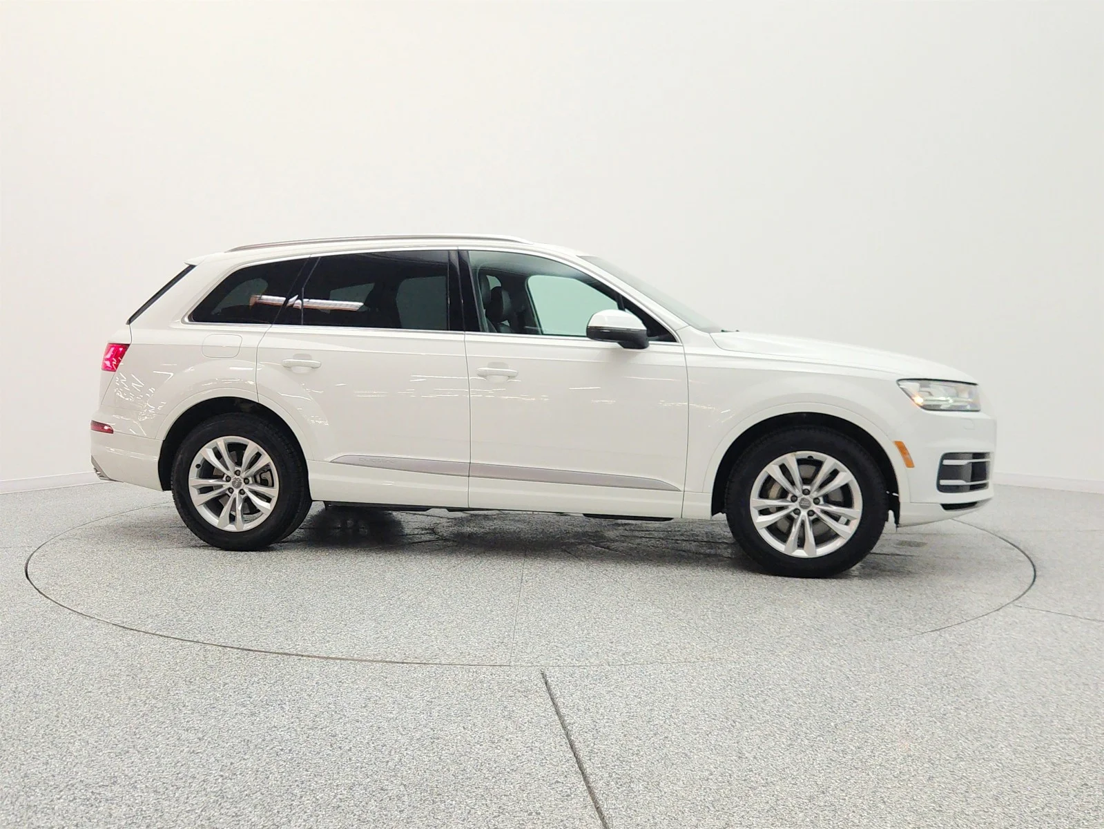 Used 2019 Carrara White Audi Premium Plus 55 TFSI quattro image 4