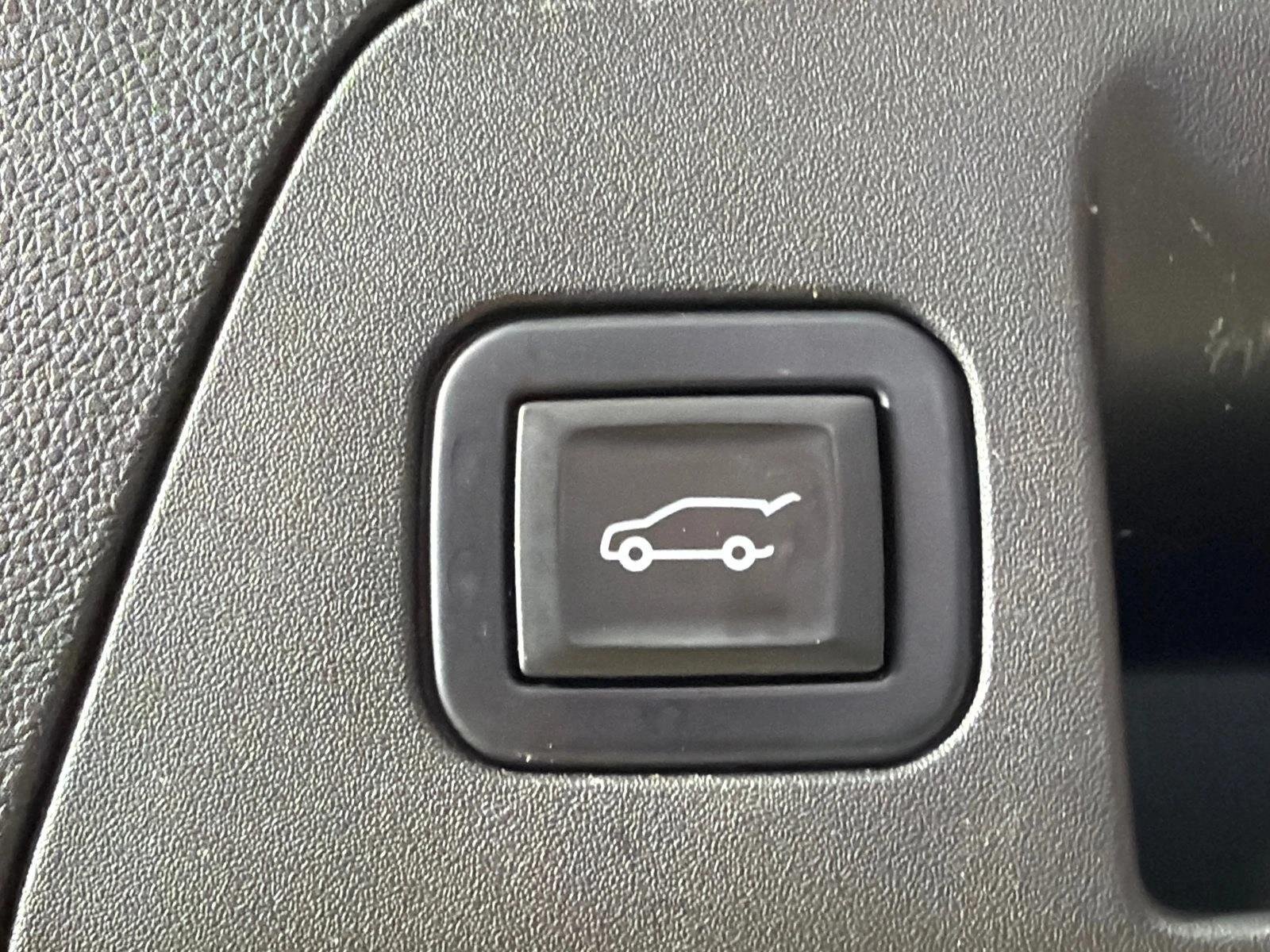 Used 2021 Satin Steel Metallic Buick Essence image 19