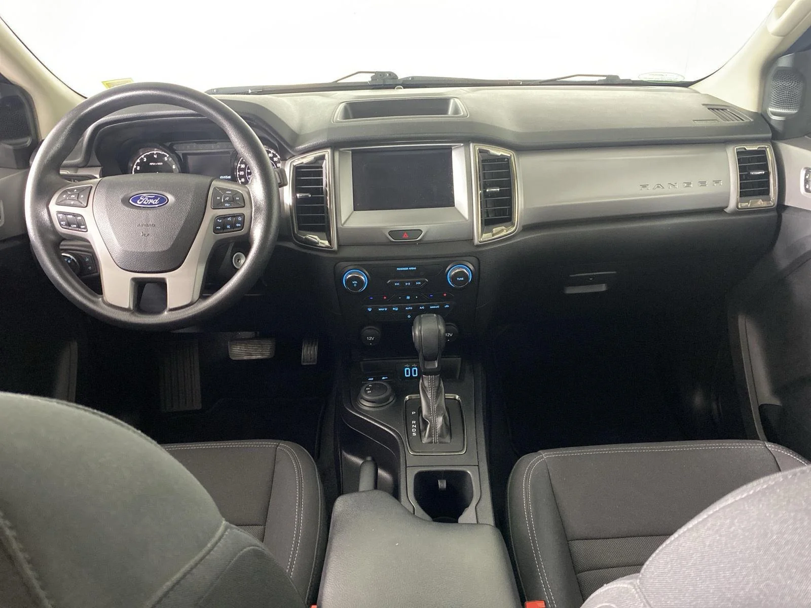 Used 2023 Oxford White Ford XLT image 31