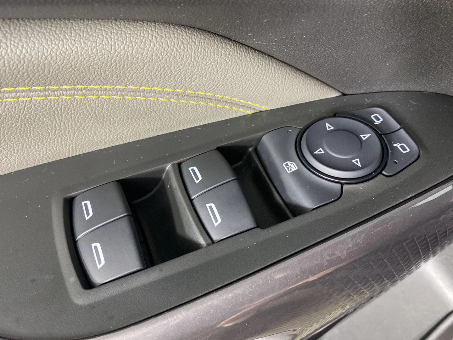 Used 2025 Mosaic Black Metallic Chevrolet ACTIV image 22