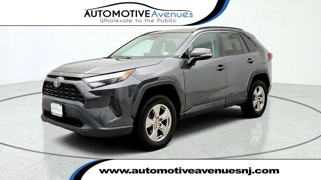 Used 2022 Magnetic Gray Metallic Toyota XLE AWD image 1