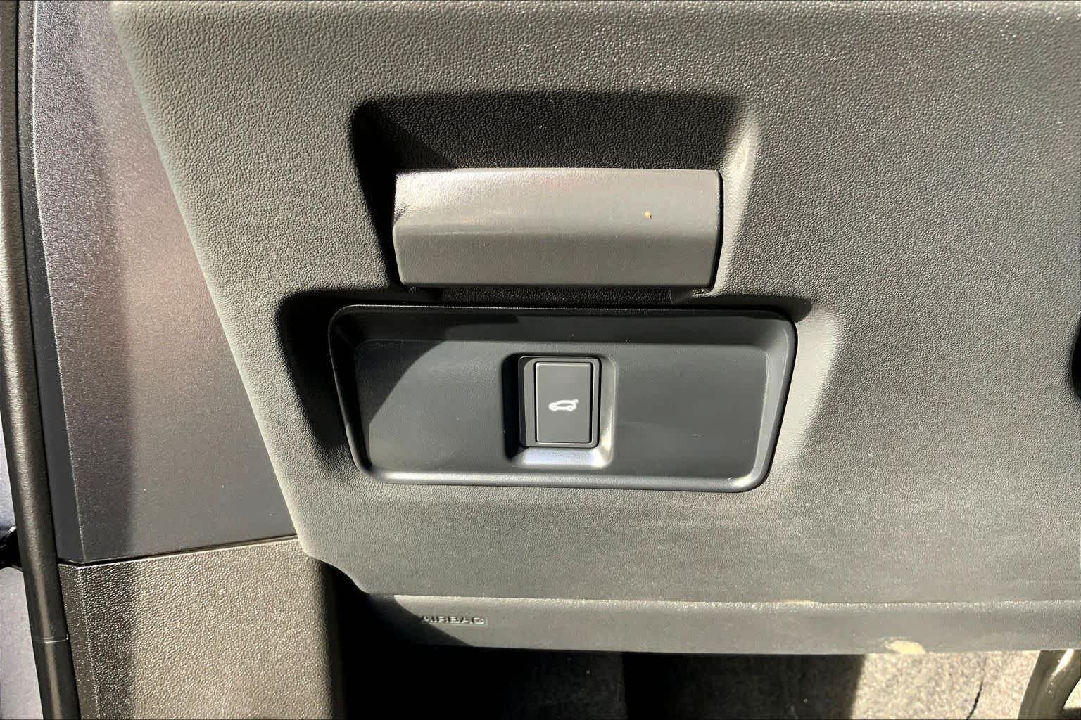 New 2026 Eiger Grey Land Rover Core S image 16