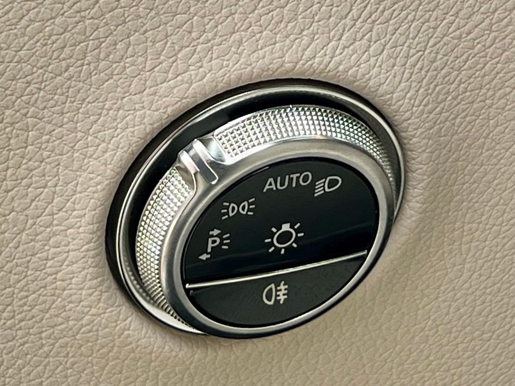 Certified Used 2023  Mercedes-Benz GLC 300 image 37