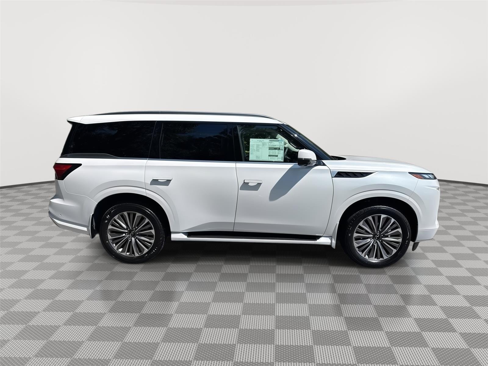 New 2026 RADIANT WHITE INFINITI Luxe 4WD image 5
