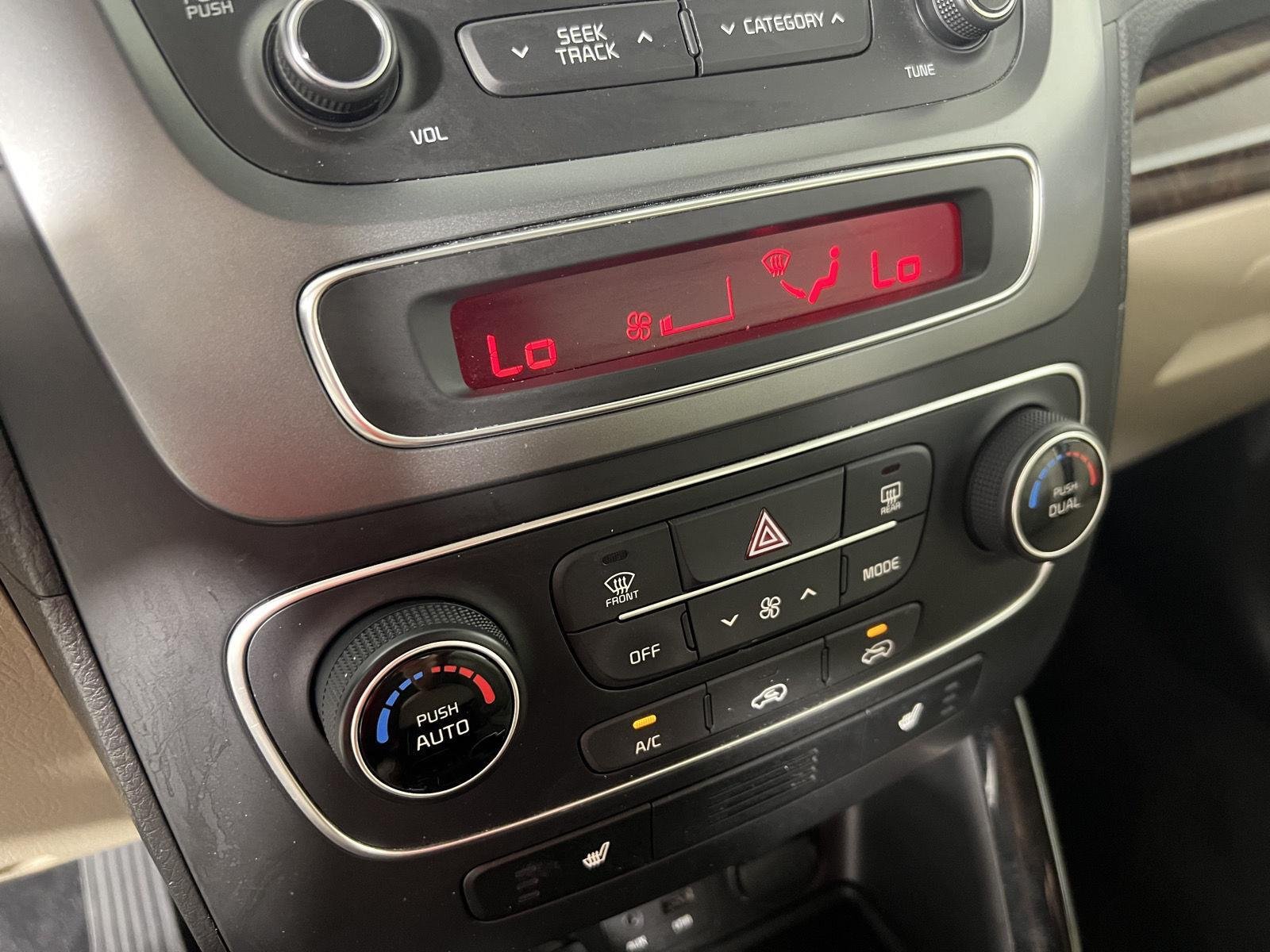 Used 2015 Snow White Pearl Kia EX image 19