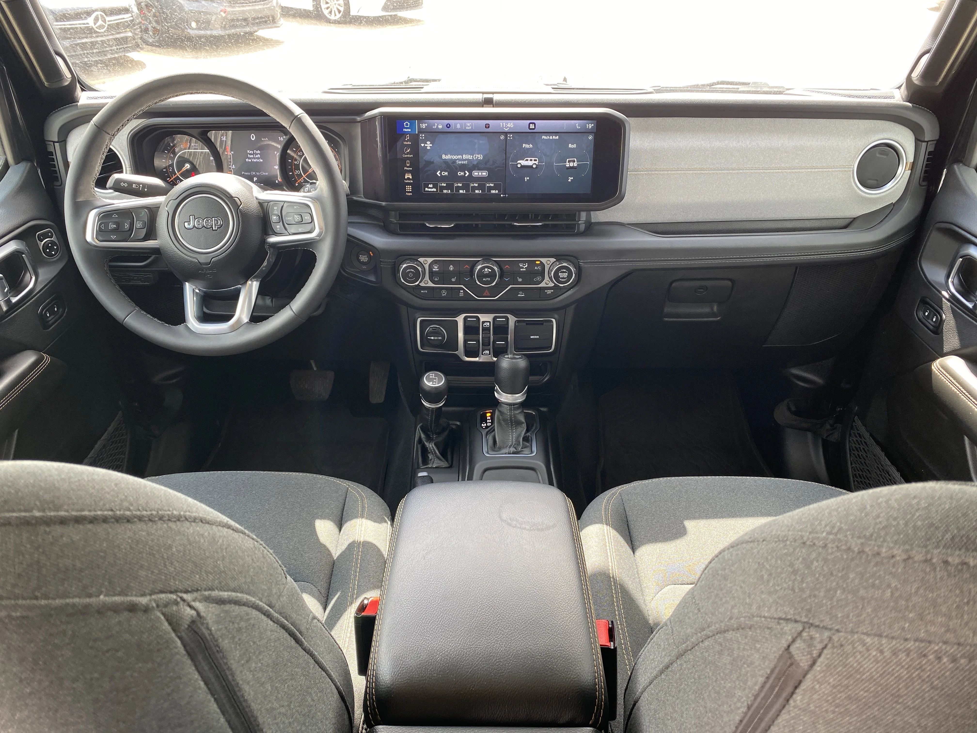 Used 2025 Black Jeep Sahara 4 Door 4x4 * 3.6L V6 * REMOTE STARTER * ADAPTIVE CRUISE * image 10