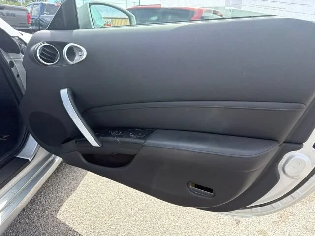 Used 2007 Silver Alloy Metallic Nissan Touring image 7