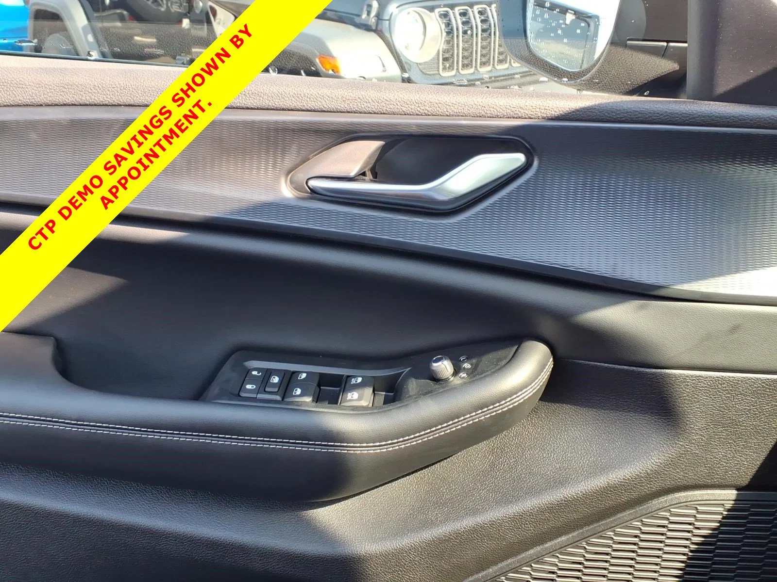 New 2026 Diamond Black Crystal Pearlcoat Jeep Laredo X image 14