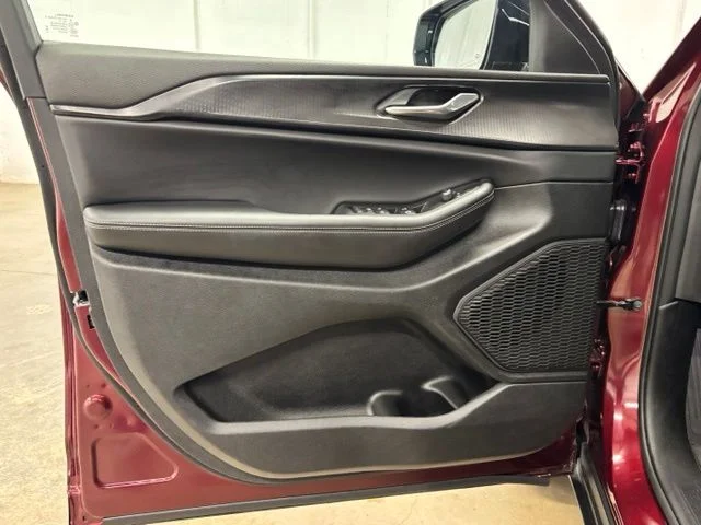 Used 2025 Red Jeep Altitude X image 18