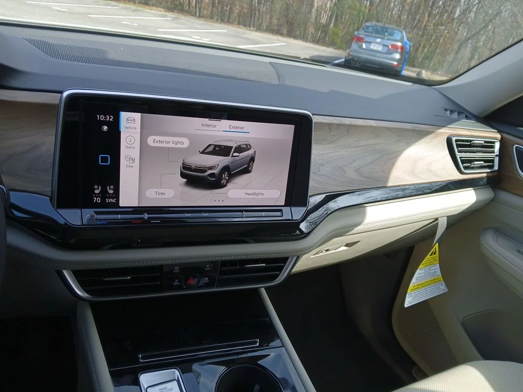 New 2026 White Volkswagen SE w/Technology image 17
