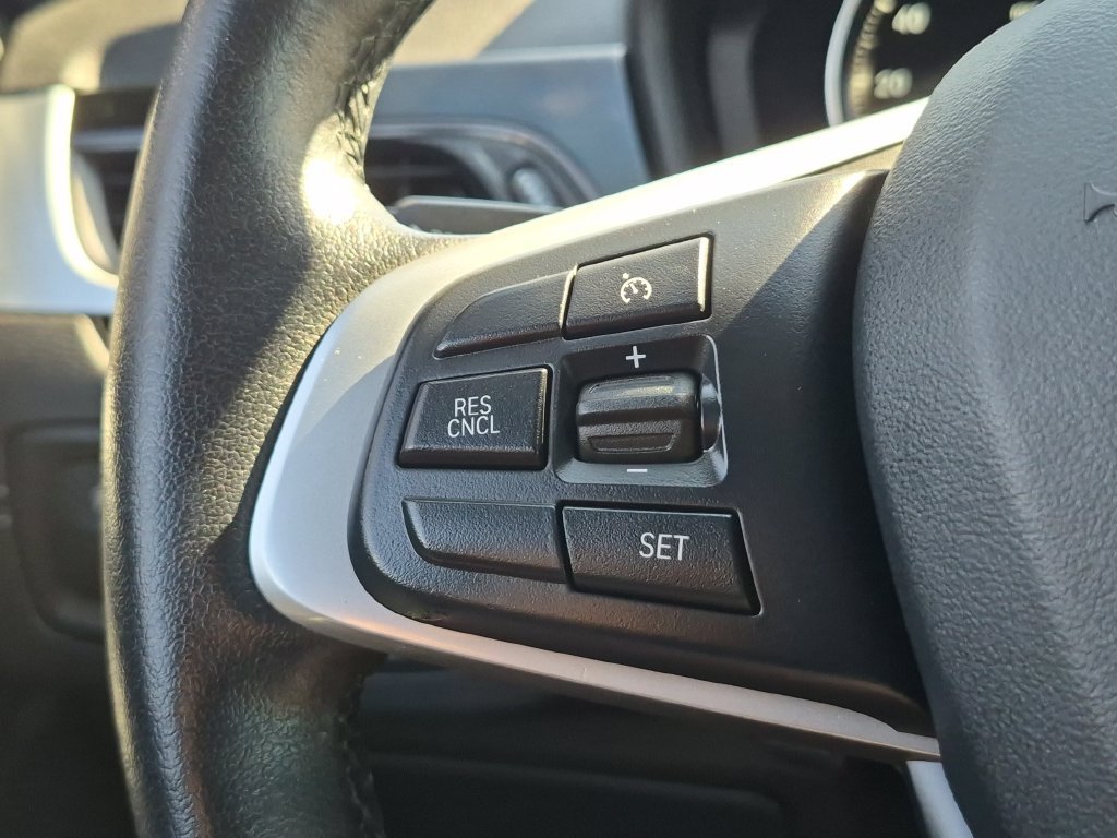 Used 2022 Silver BMW sDrive28i image 33