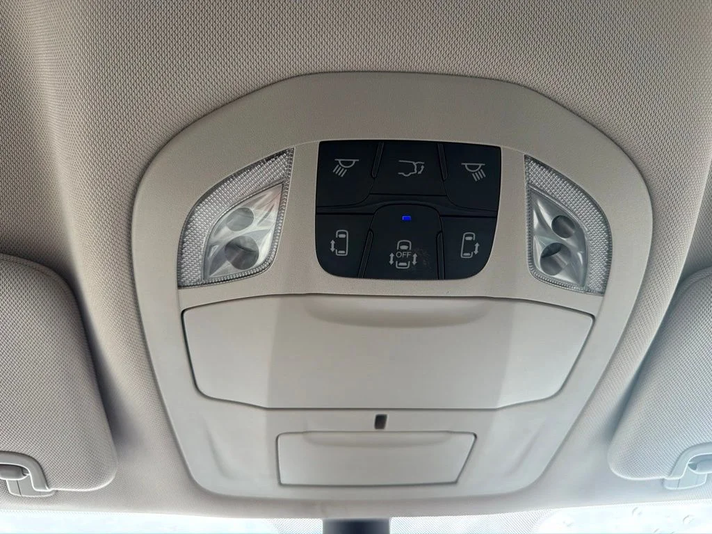 Used 2023 White Chrysler Touring L image 14