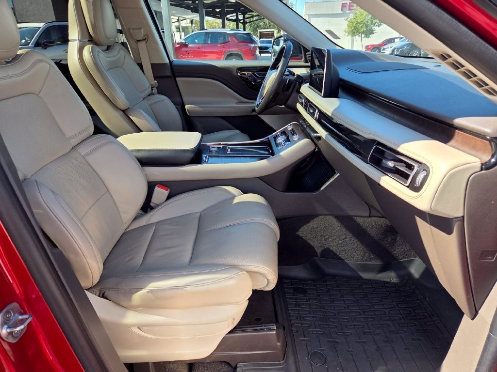 Used 2020 Red Lincoln Reserve image 14