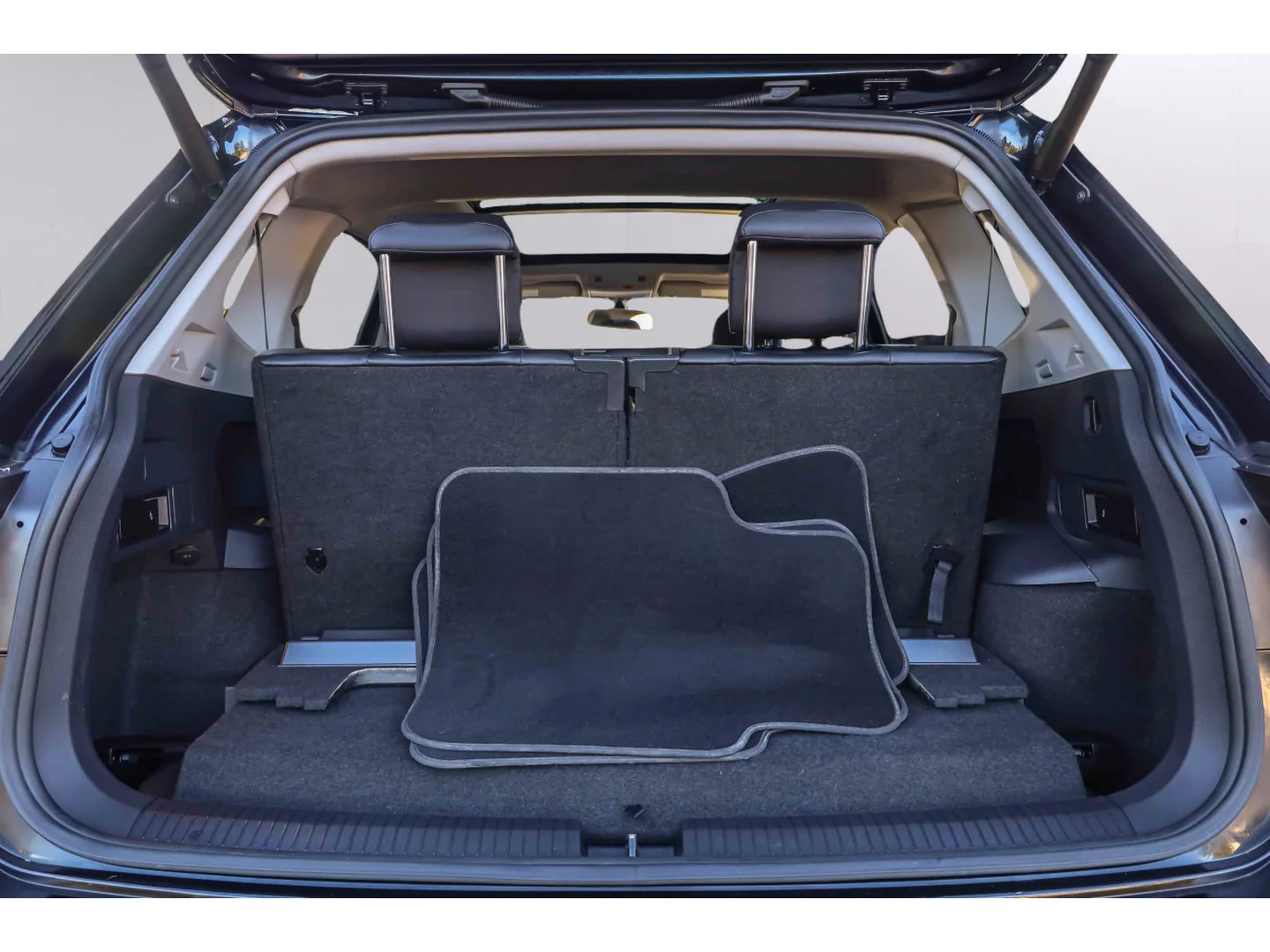 Used 2019  Volkswagen  image 24
