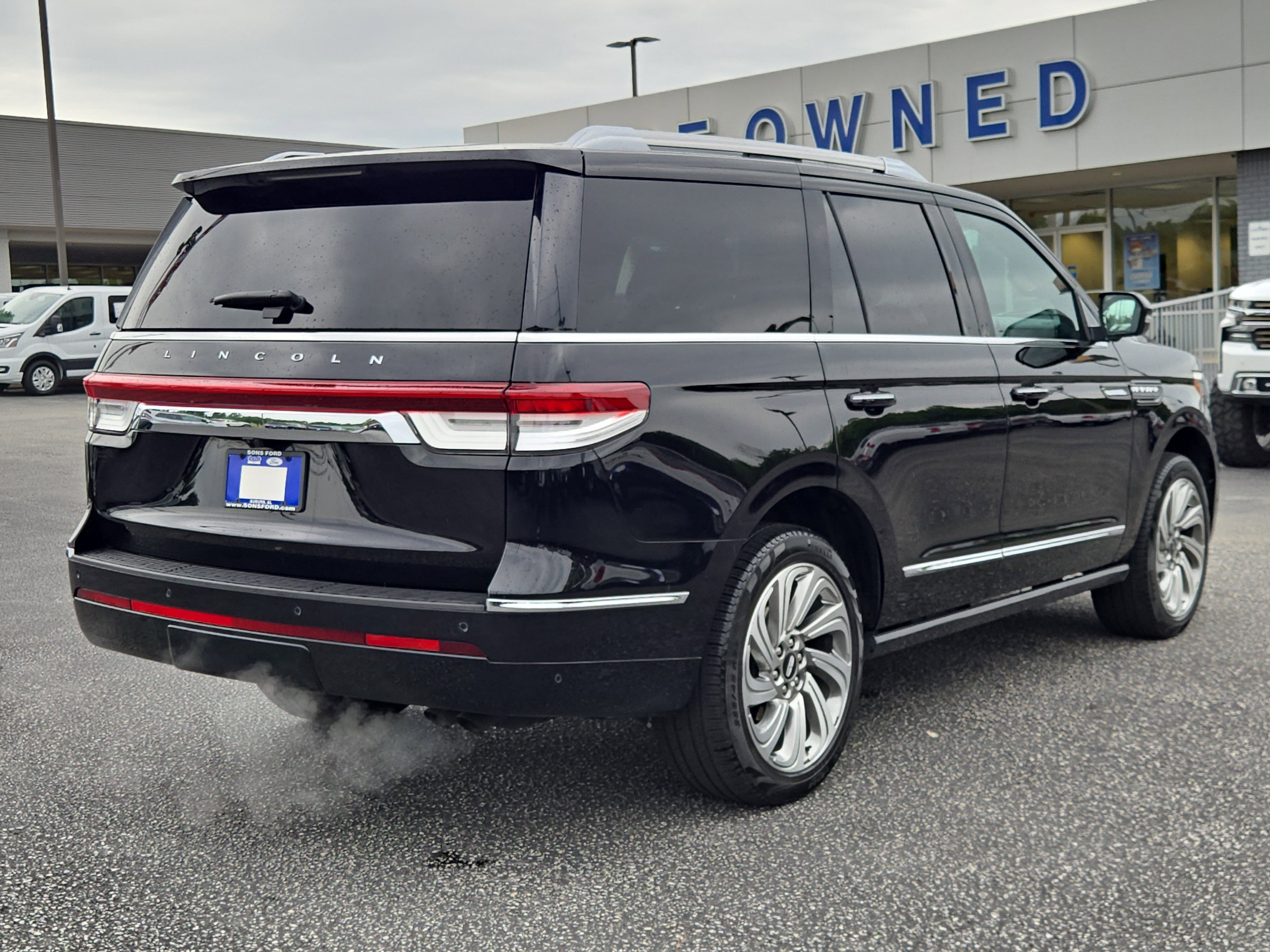 Used 2024 Black Metallic Lincoln Premiere image 7