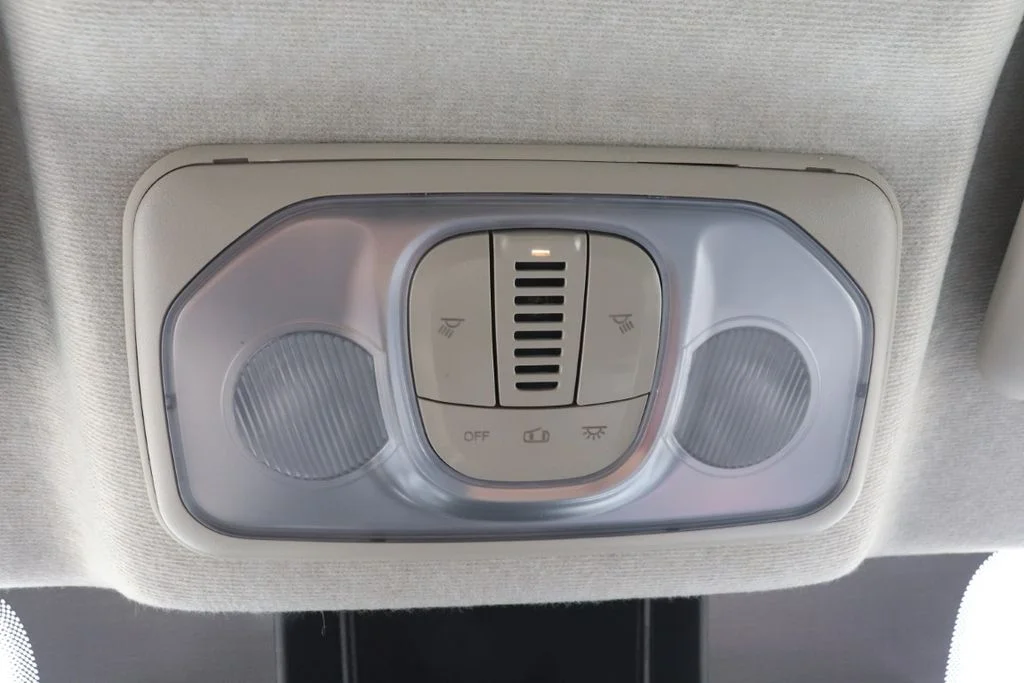 Used 2024 White Ram Base image 19