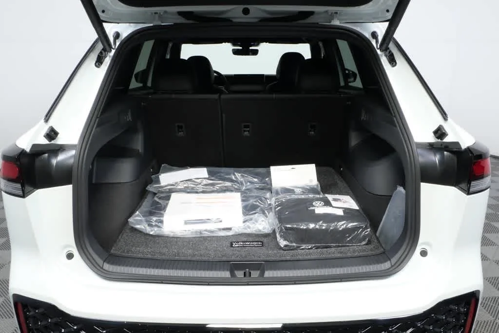 New 2026 Opal White Pearl Volkswagen SE R-Line Black image 27