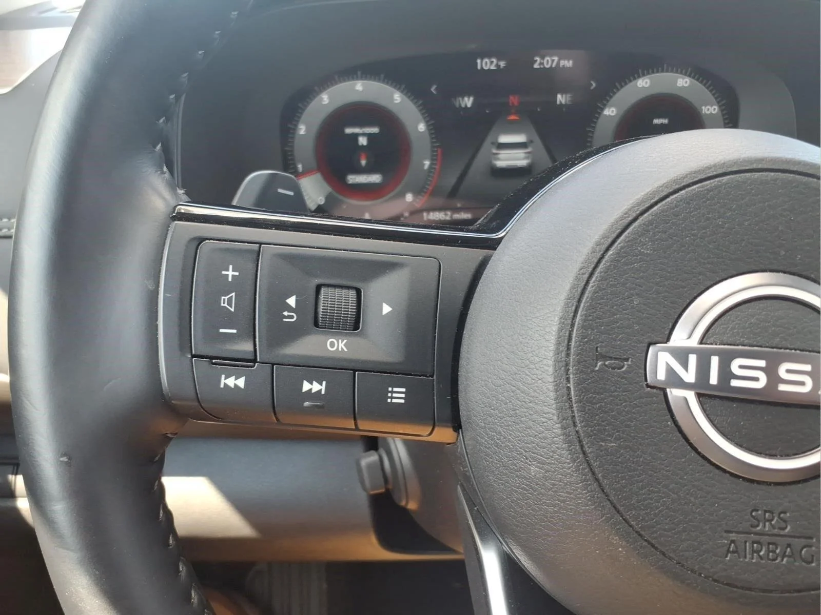 Used 2025 Obsidian Green Pearl Nissan Platinum image 18