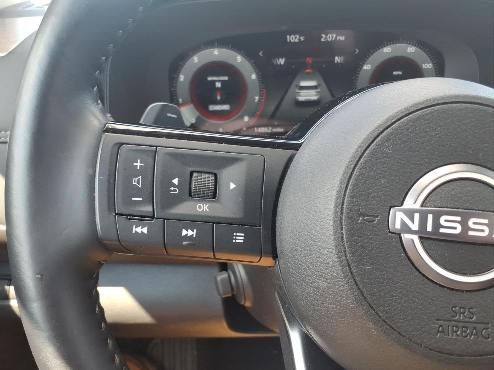 Used 2025 Obsidian Green Pearl Nissan Platinum image 18