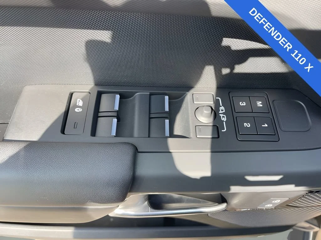 Used 2024  Land Rover X image 26