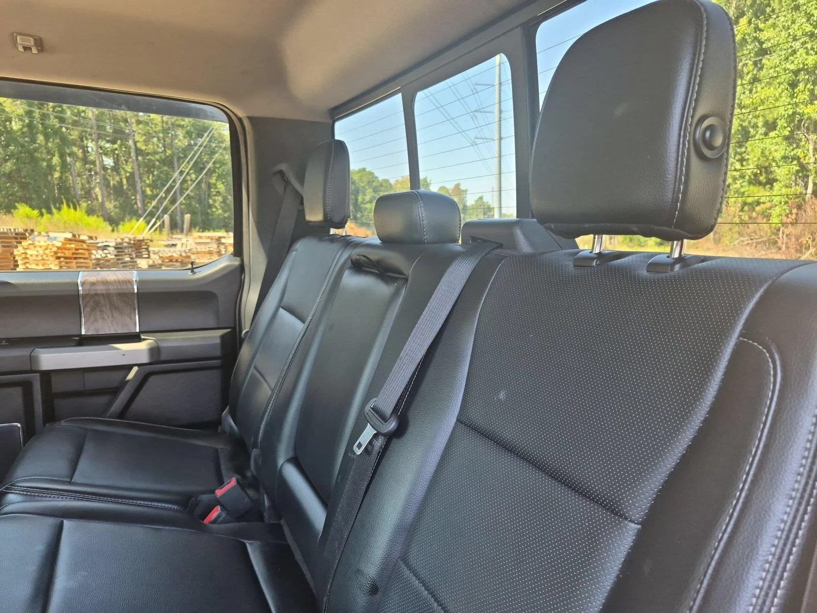 Used 2018 Stone Gray Metallic Ford LARIAT image 31