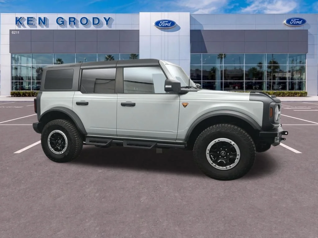 Used 2023 Gray Ford Badlands image 5