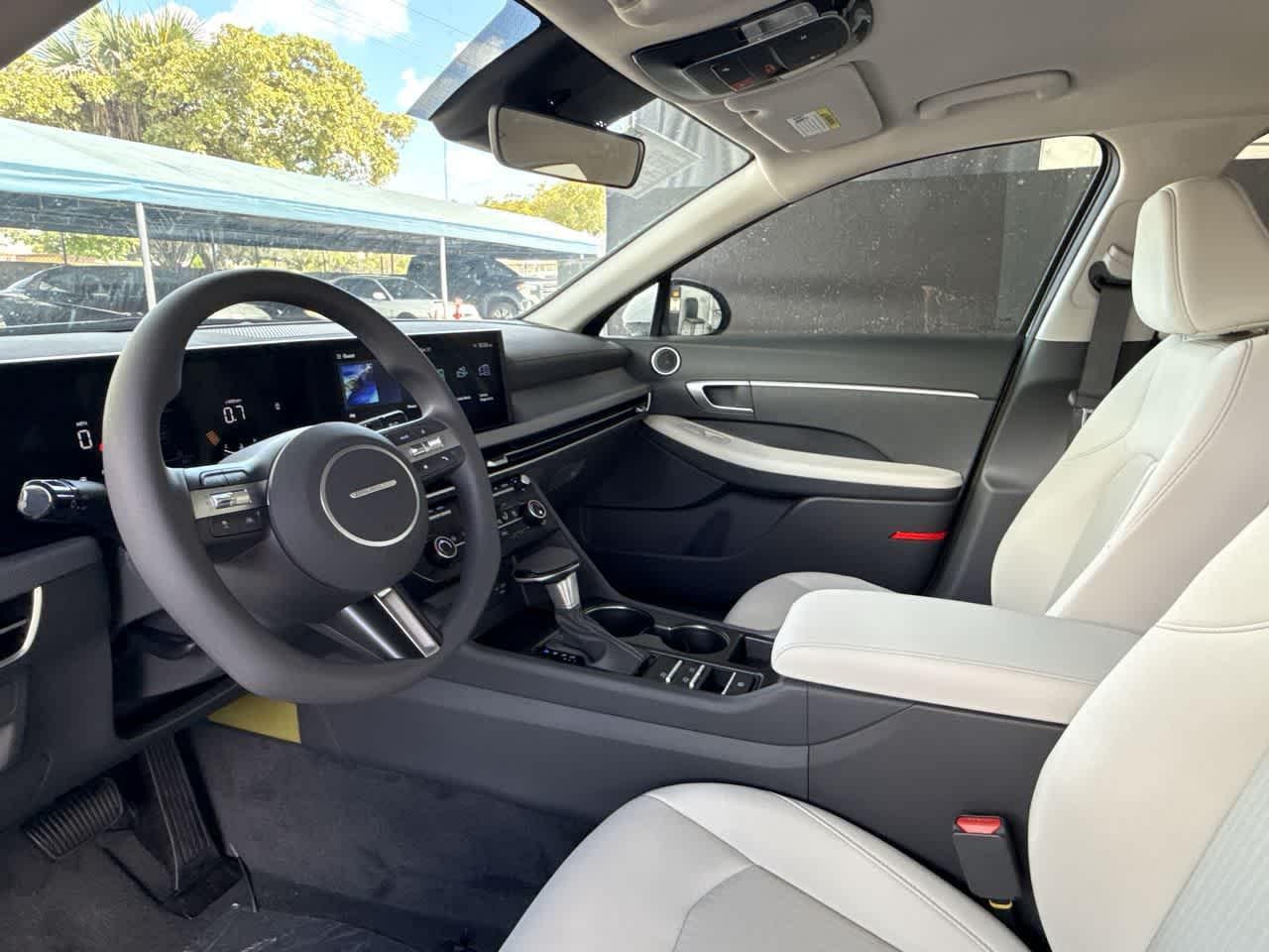 New 2026 Aero Silver Hyundai SE image 42