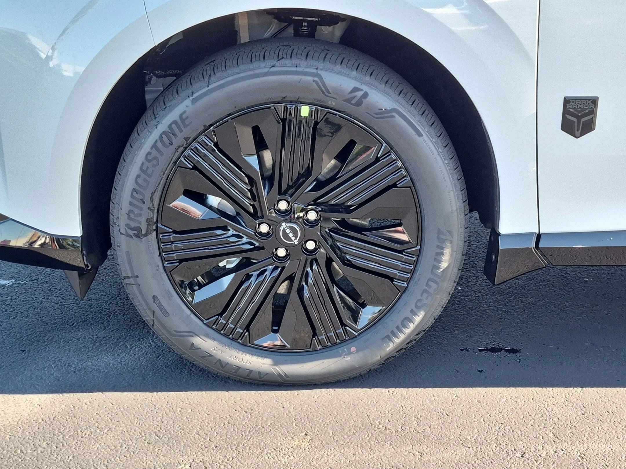 New 2027 Everest White Pearl TriCoat / Super Black Two-tone Nissan Dark Armor image 10