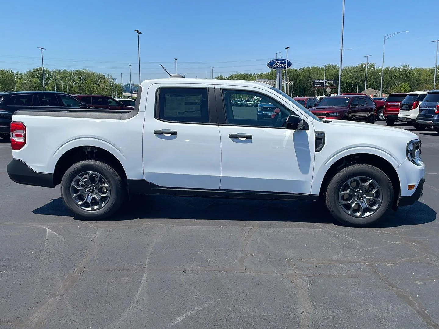 New 2026 Oxford White Ford XLT image 8