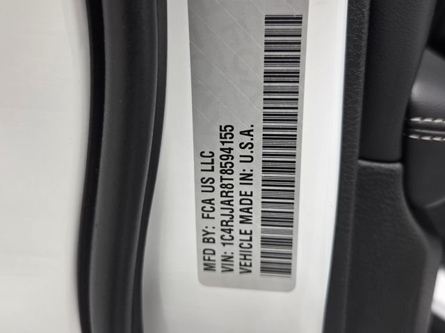 New 2026 Bright White Clear-Coat Exterior Paint Jeep Altitude image 20
