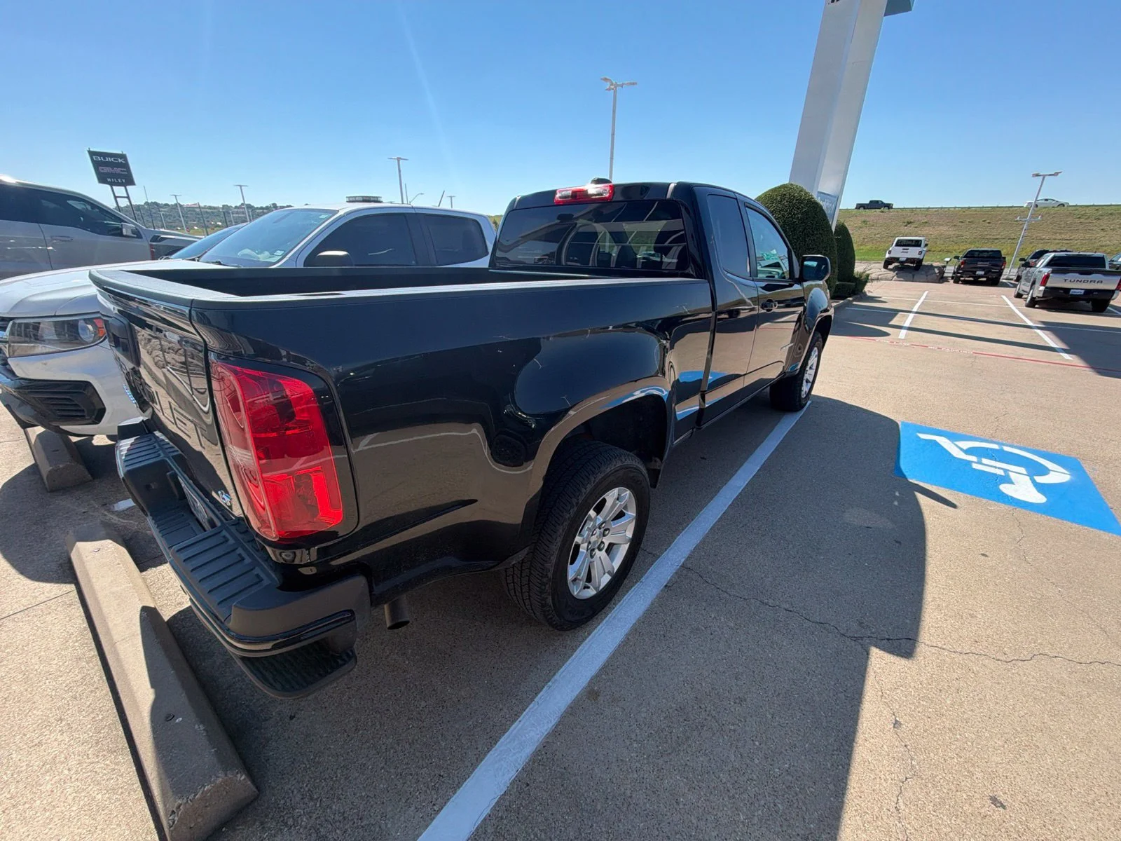 Used 2022 BLACK Chevrolet 2WD LT image 15