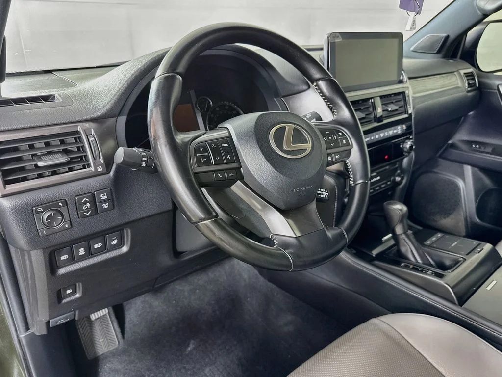 Used 2023 Green Lexus 460 image 9