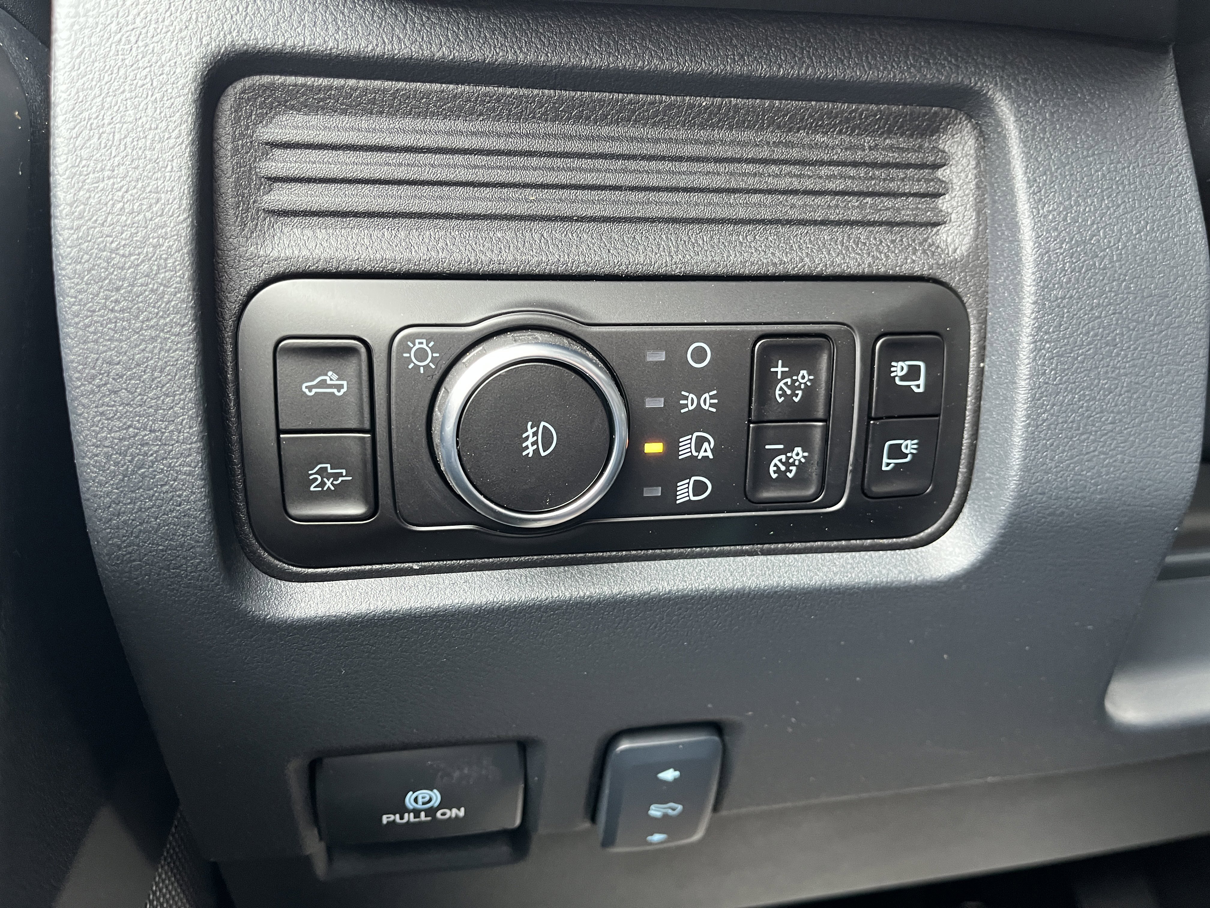 New 2026 Glacier Gray Metallic Tri-Coat Ford F-250® Lariat® image 21