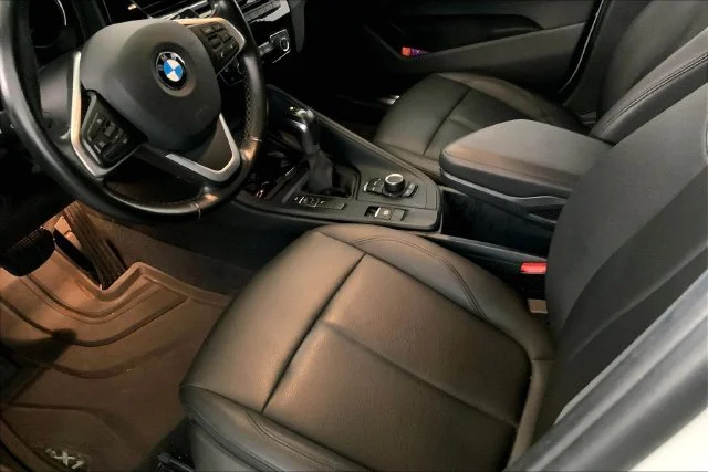 Used 2018 White BMW sDrive28i image 8
