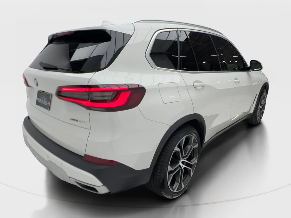 Used 2021 White BMW sDrive40i image 7