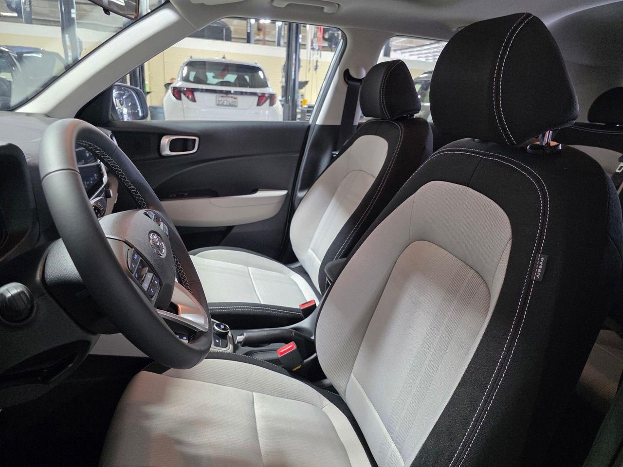 New 2026 Shimmering Silver Hyundai SEL image 22