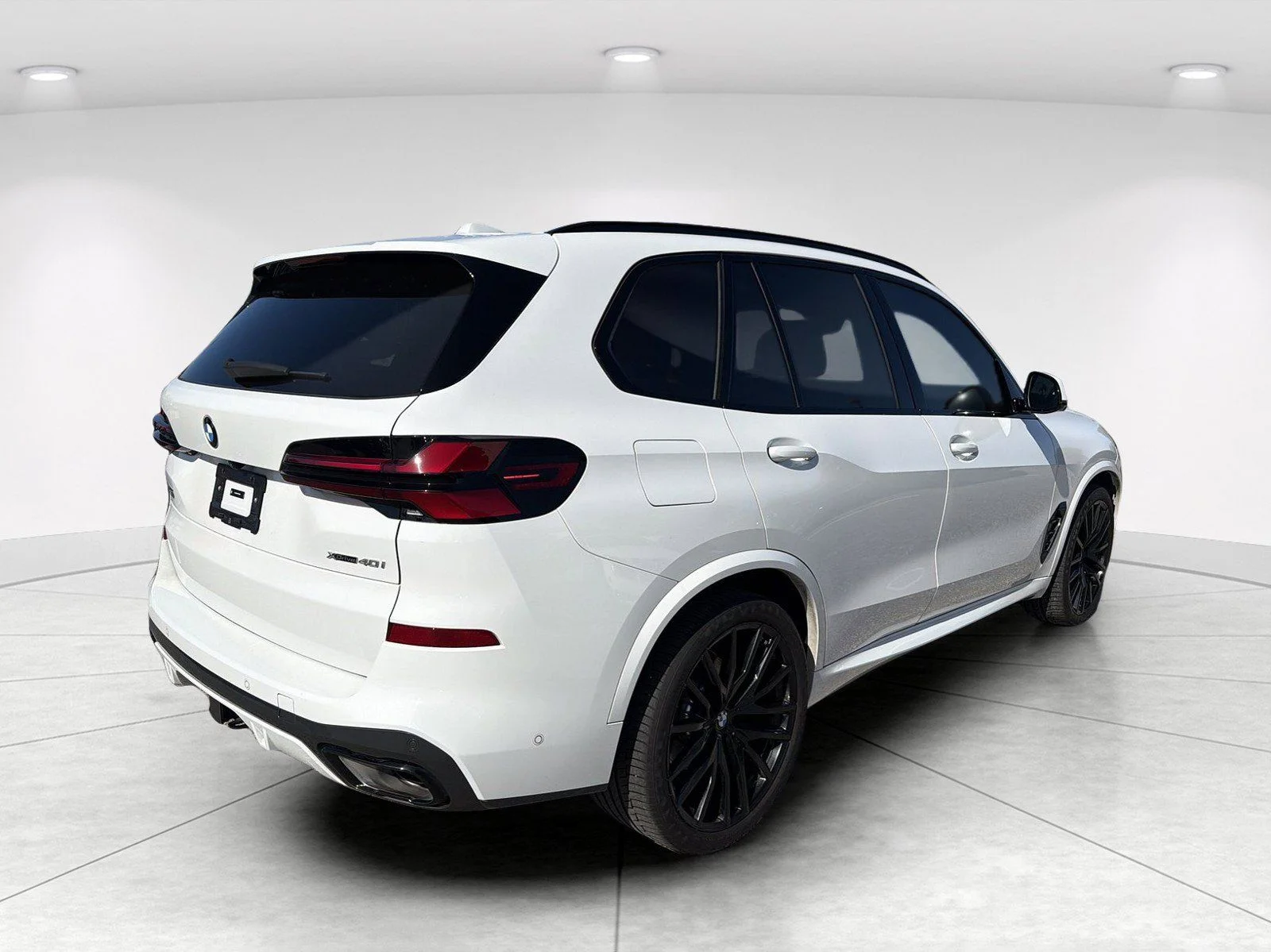 Certified Used 2024 Alpine White BMW xDrive40i image 4