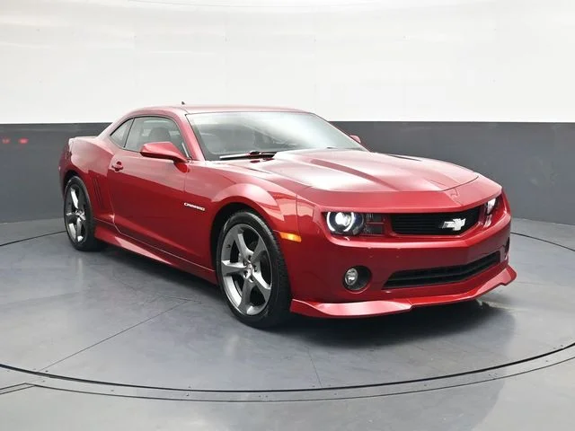 Used 2013 Red Chevrolet 2LT image 2