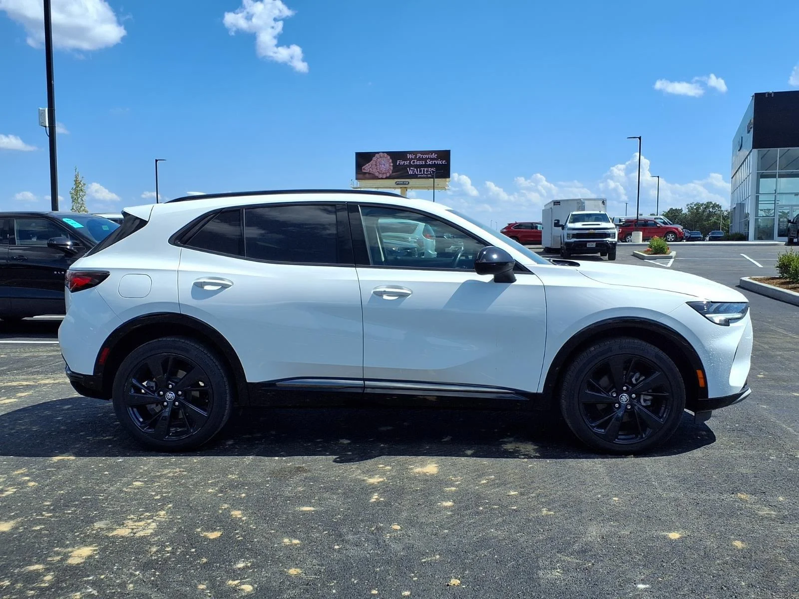 Used 2023 Summit White Buick Essence image 28