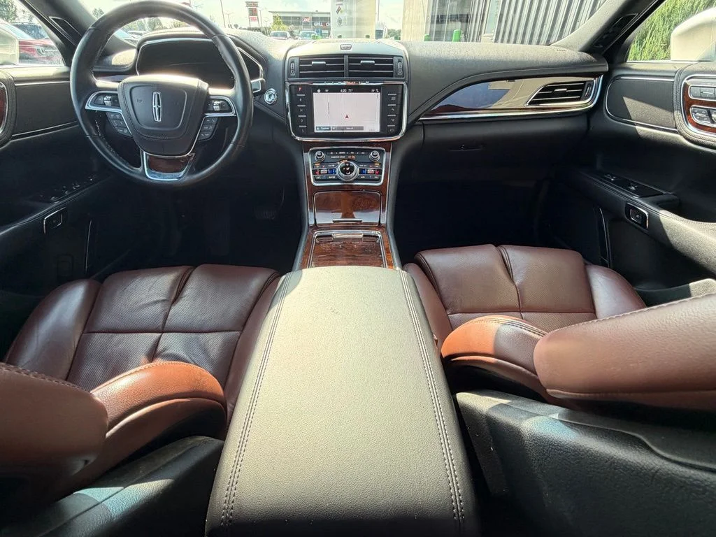 Used 2017 Silver Lincoln Reserve image 8