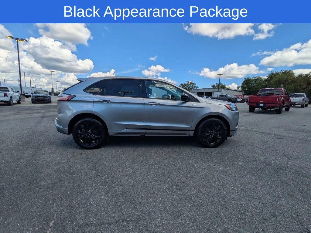 Used 2024 Silver Ford SE image 3