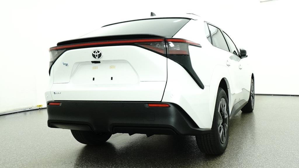 New 2026 Wind Chill Pearl Toyota XLE image 21