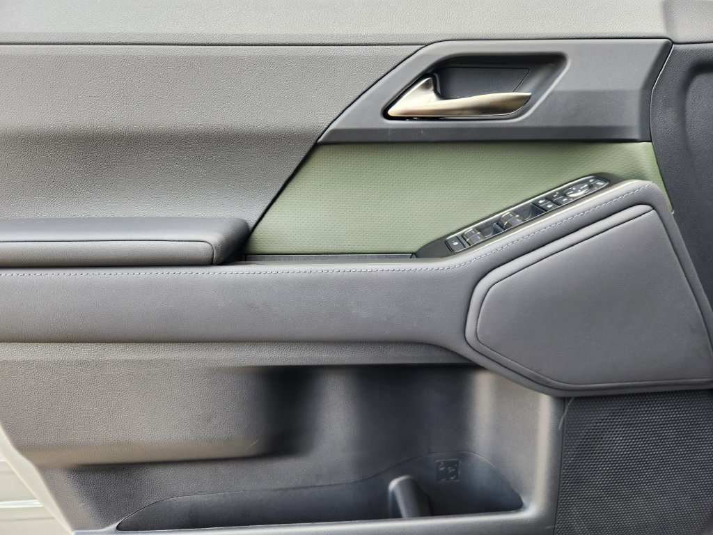 Certified Used 2025 Incognito Lexus 550 Overtrail image 22
