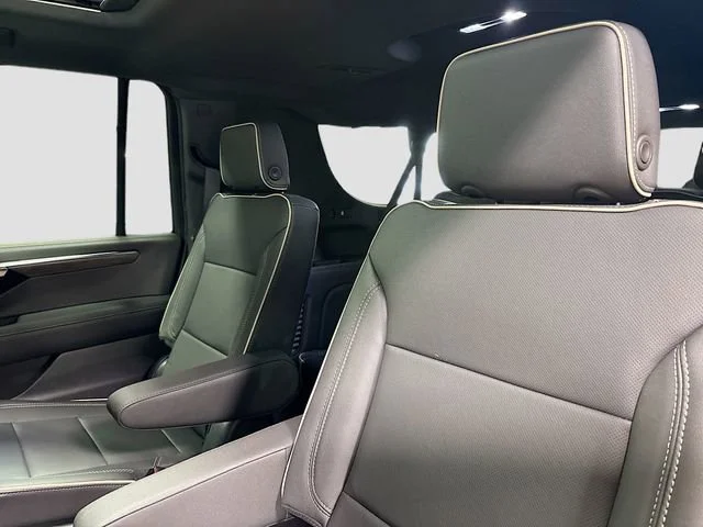 2025 Chevrolet Suburban Premier - Photo 29